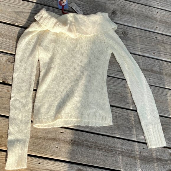 American Eagle Outfitters Cream Wide Neck Collar w/Flower Sweater Size XL NWT - Picture 9 of 11